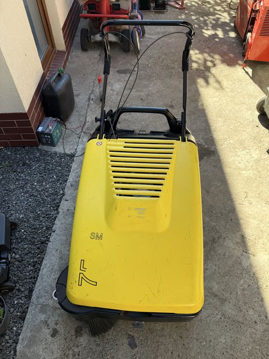 Aspirator curte karcher KSM 750 B Mătură benzina Măturatoare