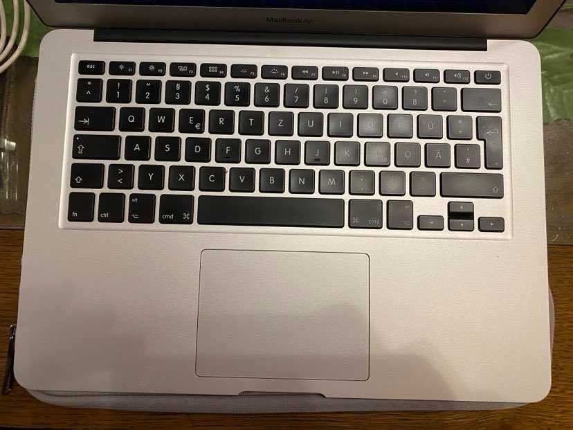 Лаптоп Macbook Air (2014 13 inch.) + Калъф "TUCANO" подарък