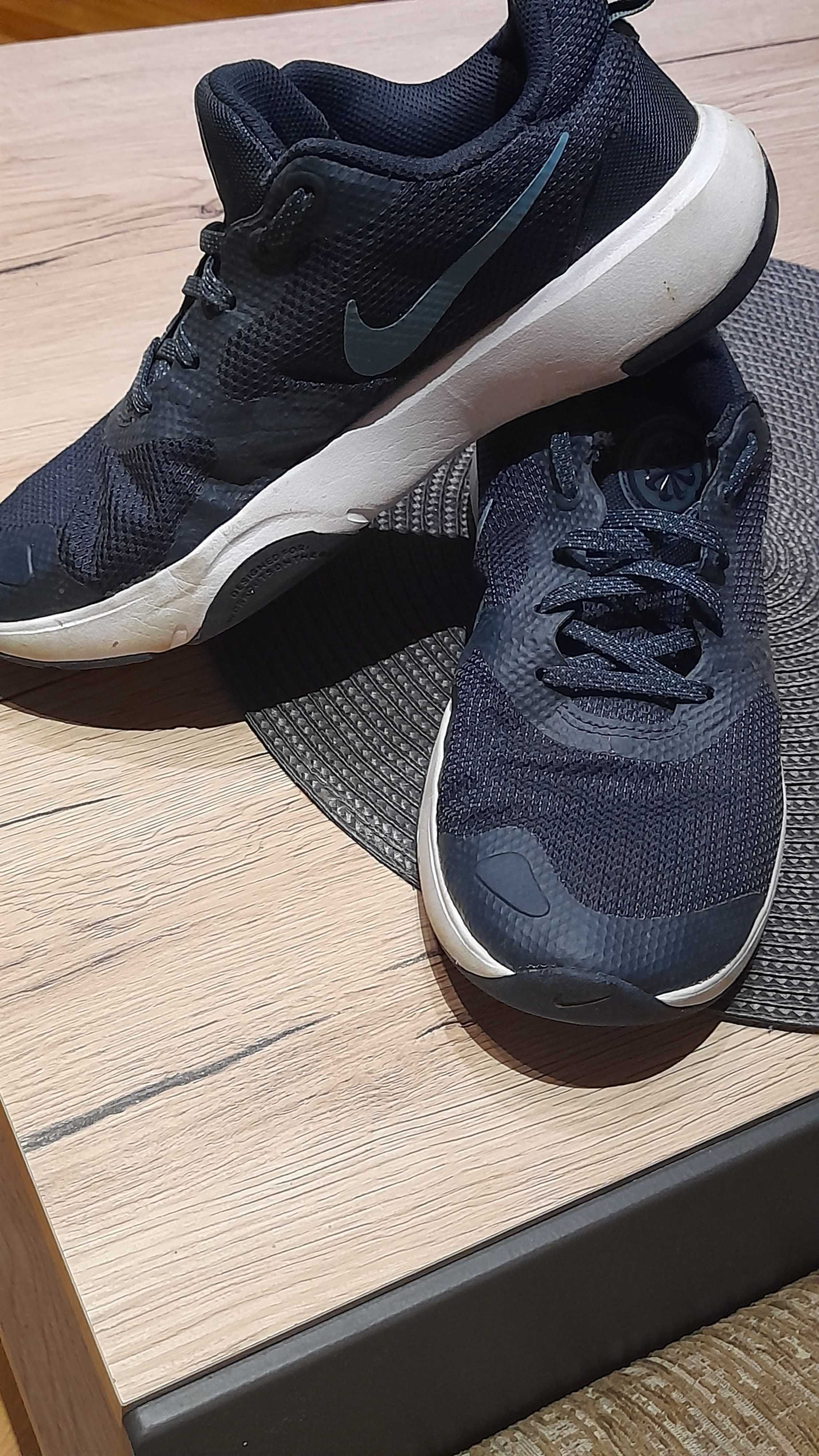 Маратонки Nike 39 номер