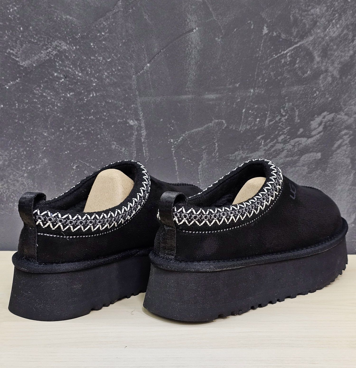 Ugg tazz slipper black