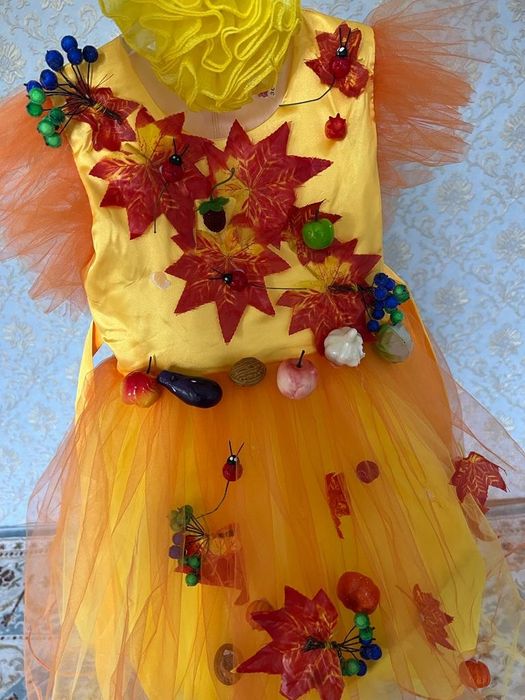 Платье, ободок новая а 3-4 годика