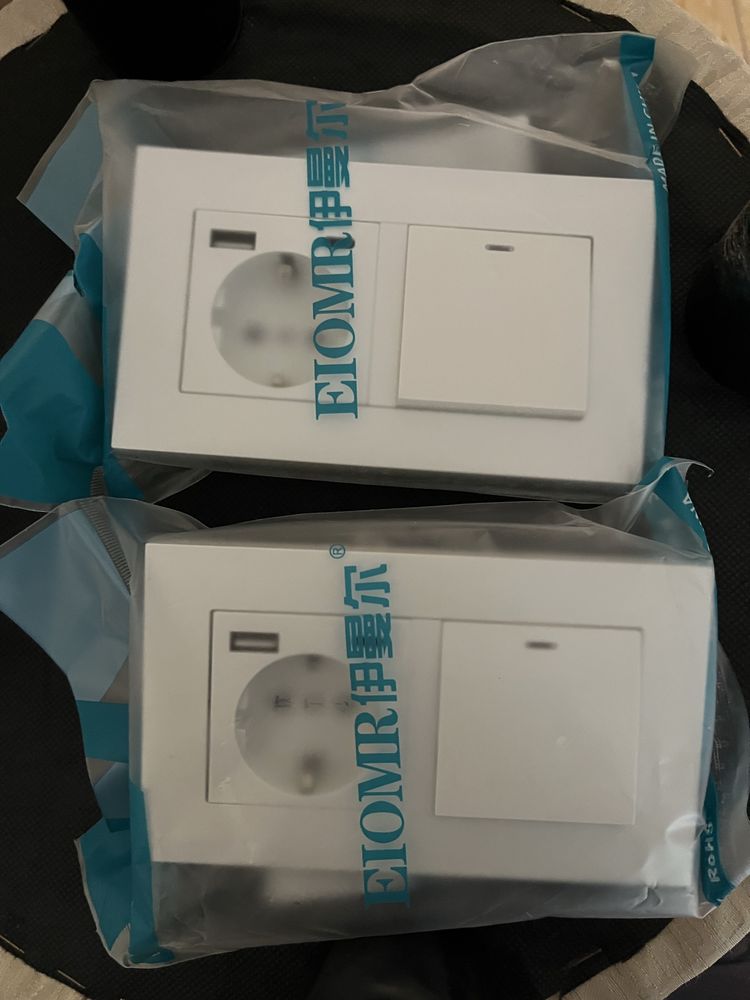 Контакт с USB + туре С и ключ за осветление