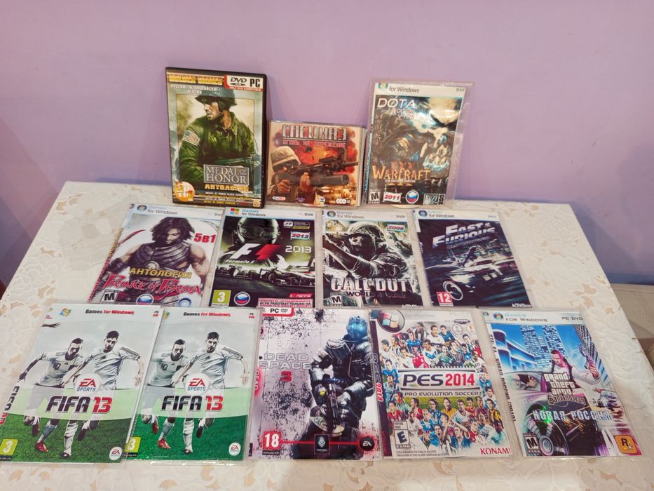 Фирменные диски с играми .