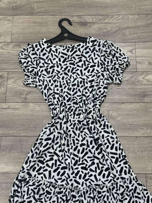 Платье Colin’s, почти новые. С короткими рукавами, приятным, фасоном