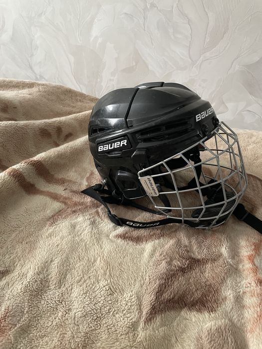 Шлем хоккейный !