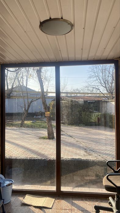 Пластиковый окна коричневый цвет деревянный ширина-2.3 высота-2.20