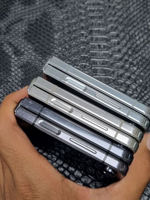 Samsung galaxy z flip 5 5G 8/256gb holati yaxshi