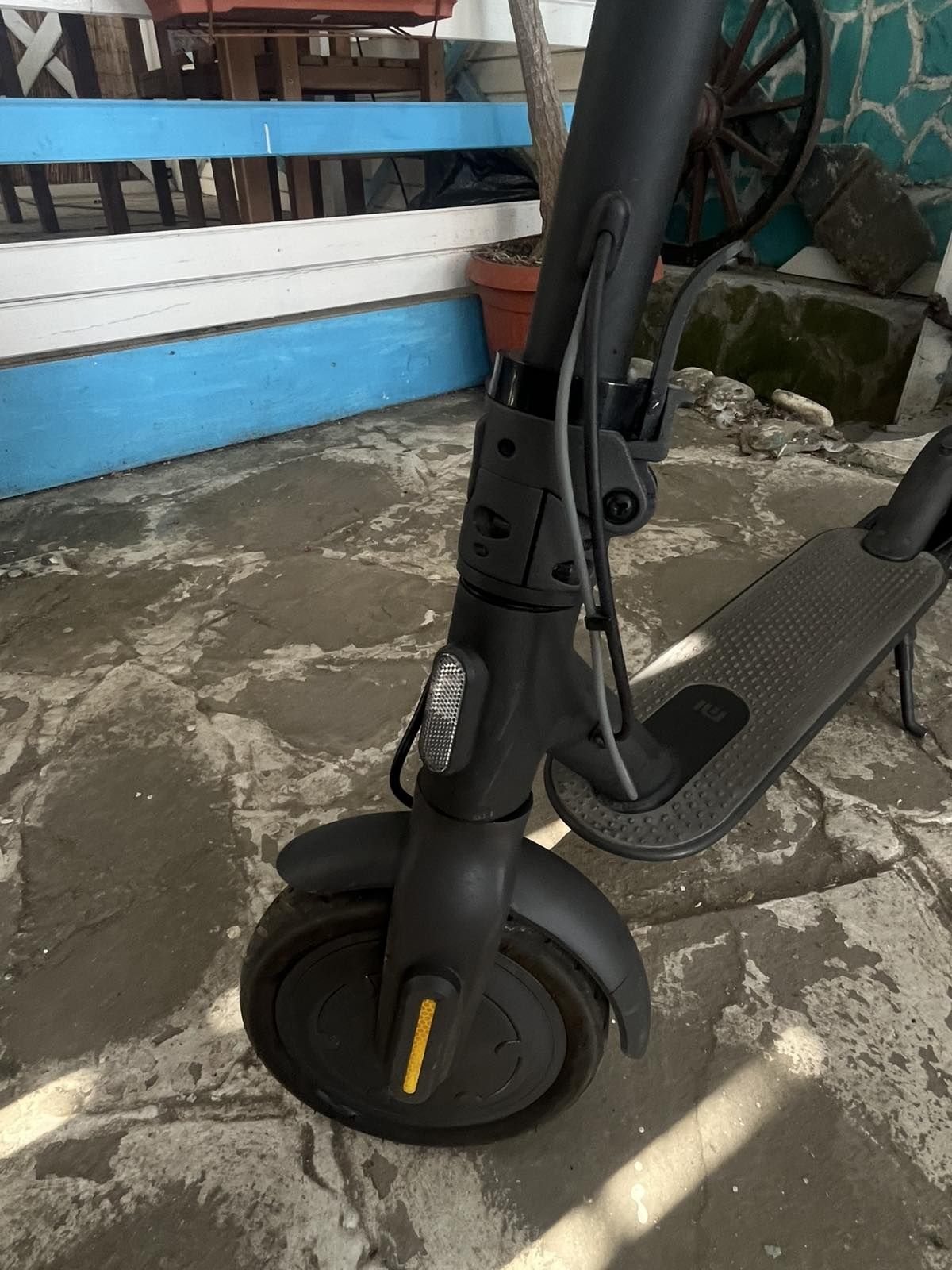 Продавам електрическа тротинетка  Mi electric scooter essential