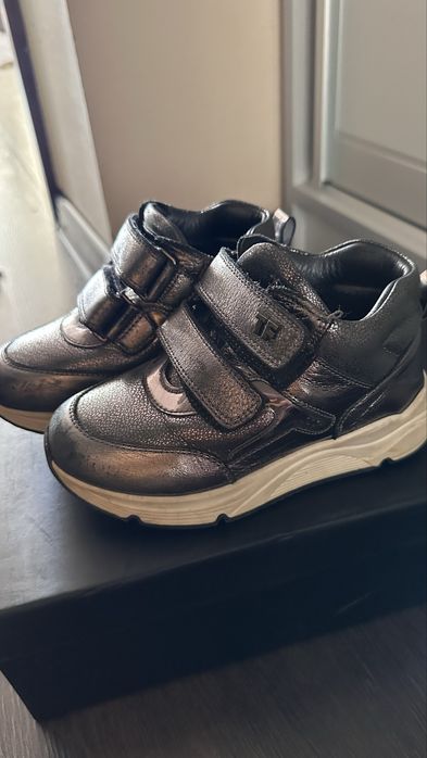 Продам детские осенние сапоги
