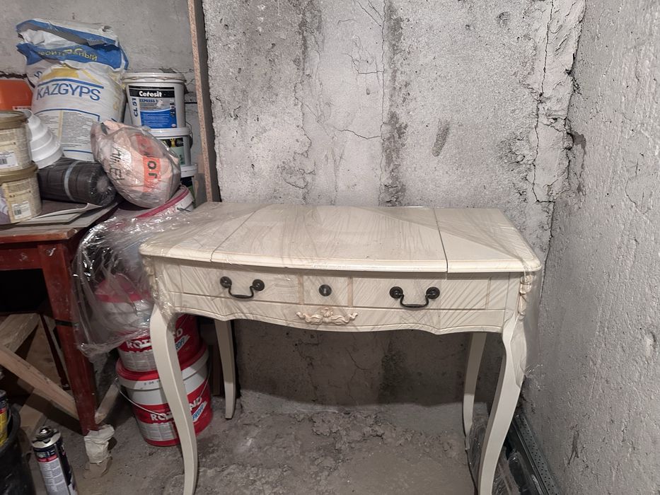 Таулетный столик