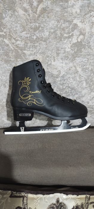 Фигурные коньки женские