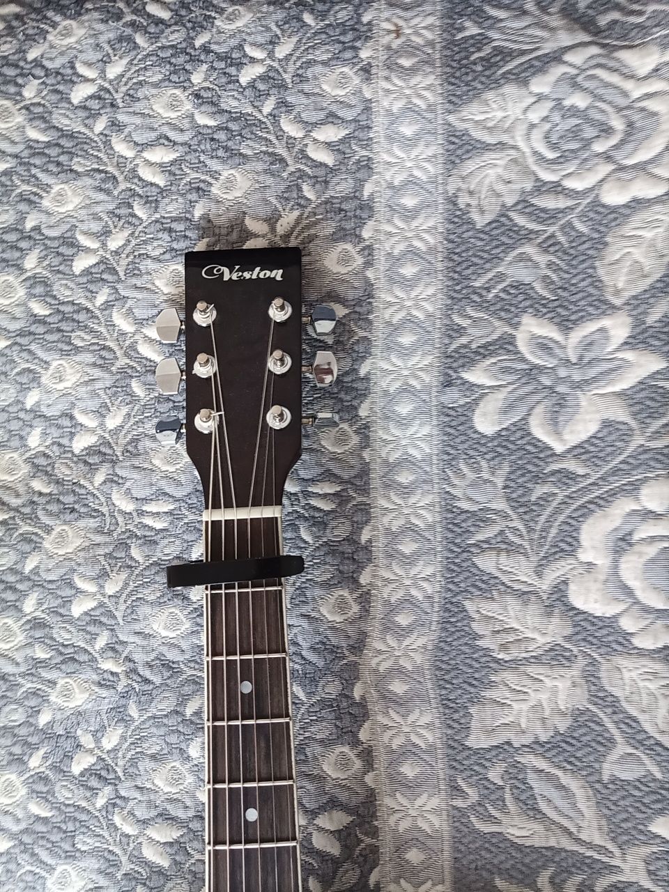 Продам гитару veston размер 40 чехол зажим подарок