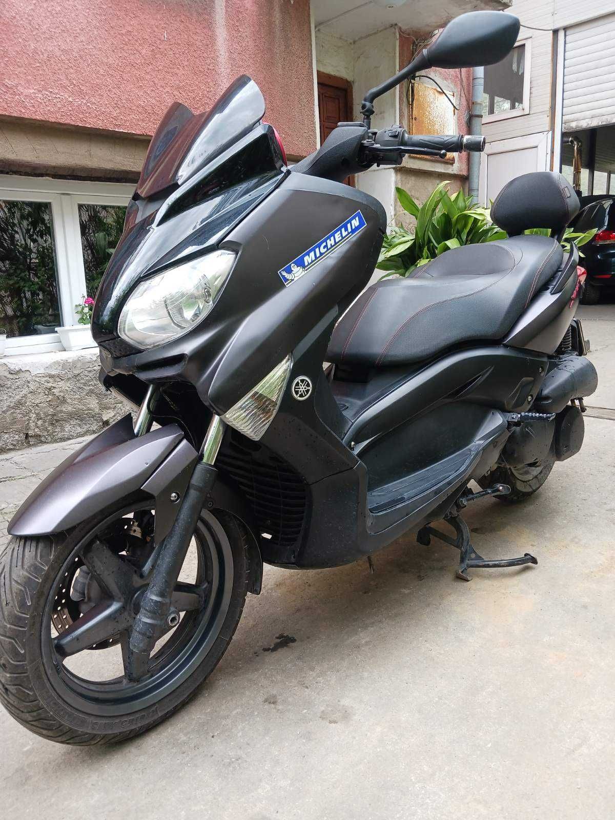 Скутер Yamaha; Модел: X-max - 4300 лв.