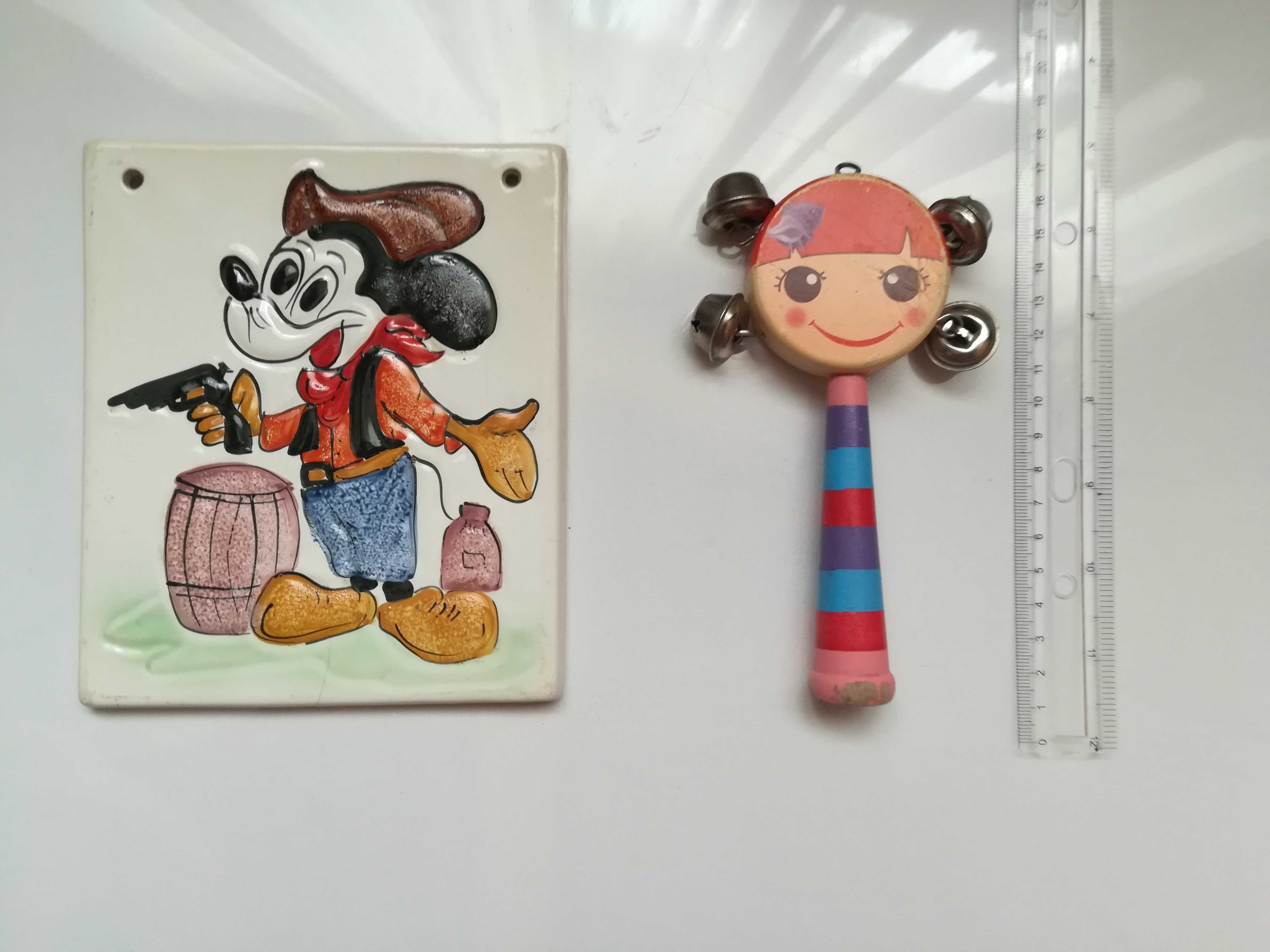 Decoratie vintage camera copii micky mouse si jucărie veche