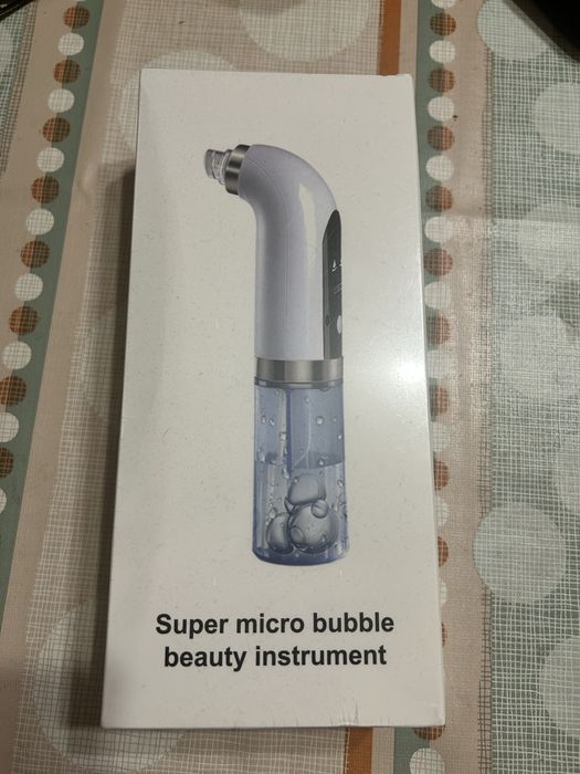 Козметичен уред за почистване на пори и премахване на черни точки