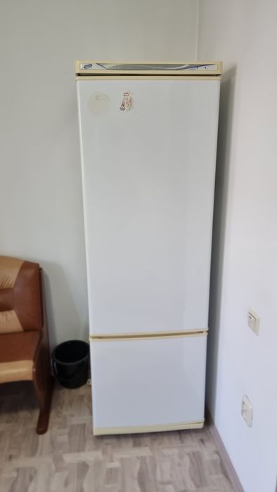 Холодильник б/у.