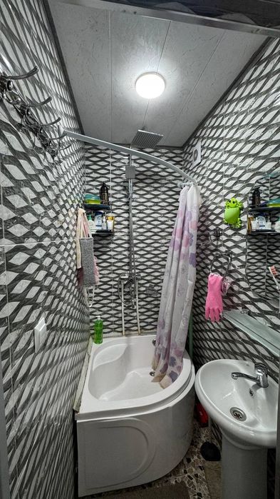 Продаётся квартира Чиланзар 8 квартал 3/4/4 кирпич