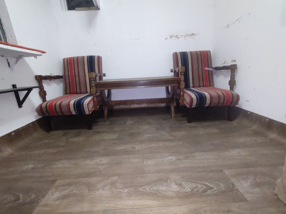 Set Fotolii si masa  vintage calitative cu cotiere