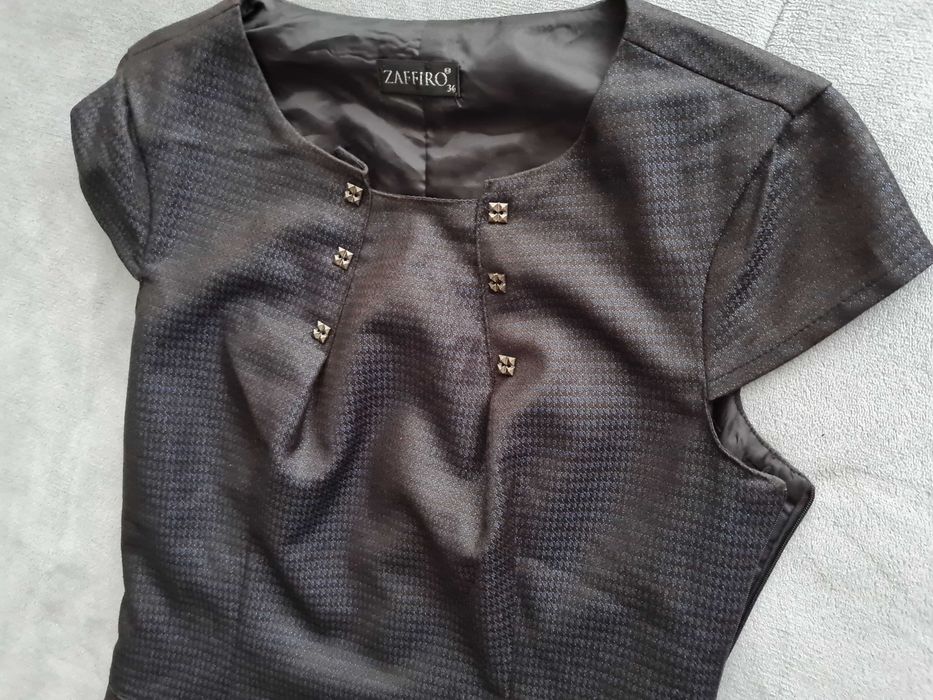 Стилна черна рокля