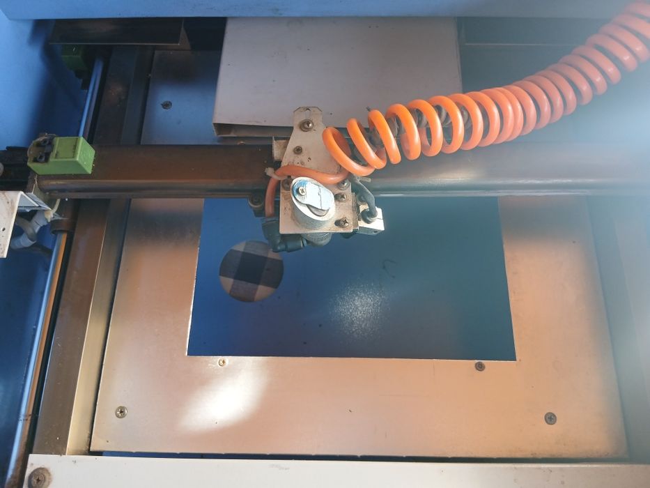 Лазер за гравиране и рязане 40 W CO2