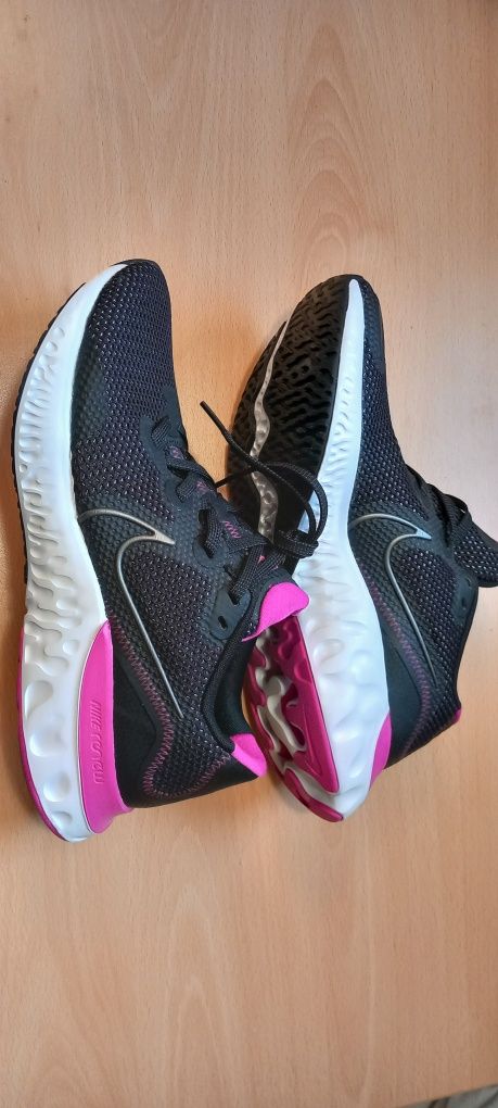Маратонки NIKE RENEW 41/42