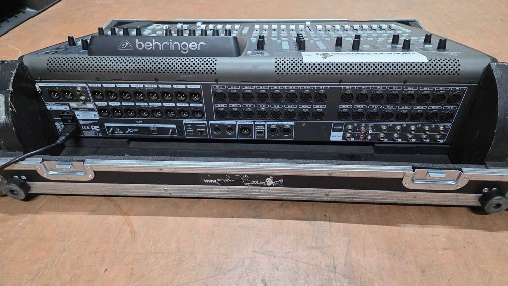 Mixer Digital Behringer X32, incl Flightcase