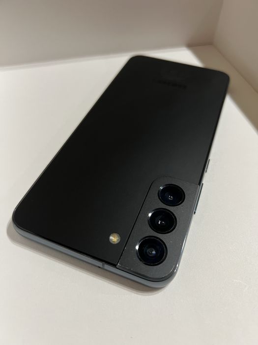 Продавам Samsung Galaxy S22 Plus 256GB