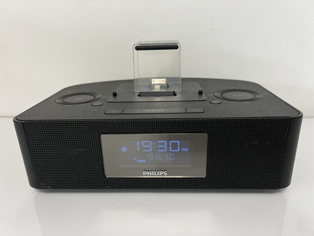Philips Docking Staion Iphone Ipod Ipad Radio Mp3 Link Alarm