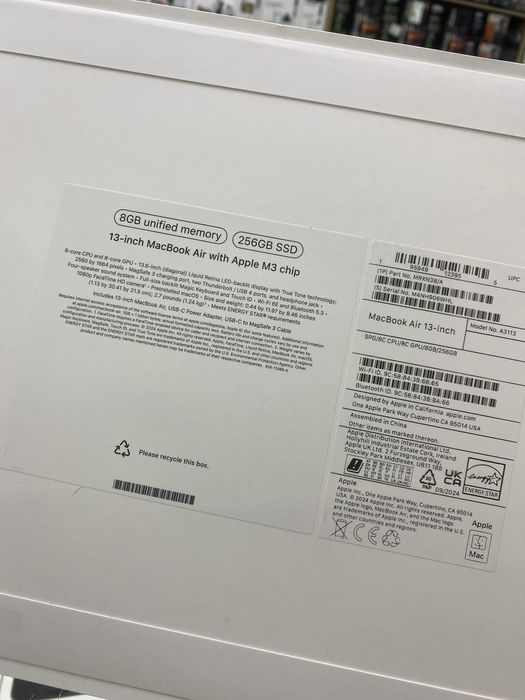 MacBook Air 13 inch M3 8/256 SSD New