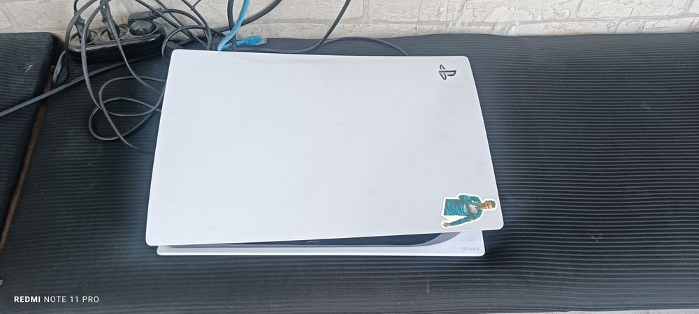 PS5 fat  820 GB.