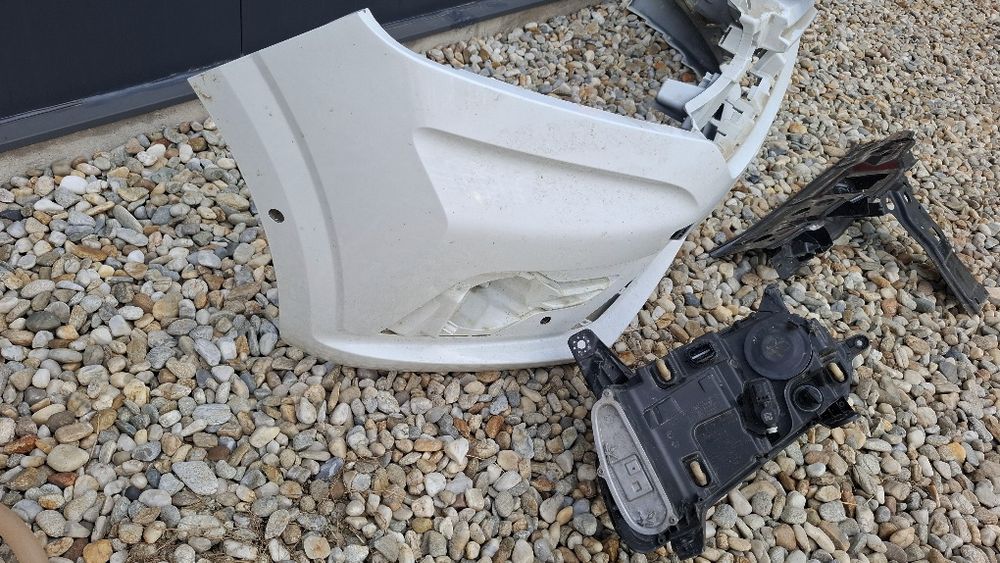 Bara fata dacia logan 3-far stinga,trager,radiatoare