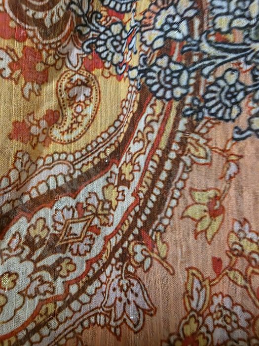 Рокля Guess, с етикети