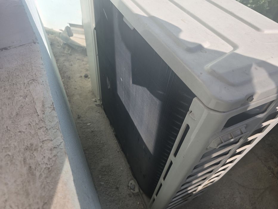 Кондиционер колонный Midea 24 Inverter