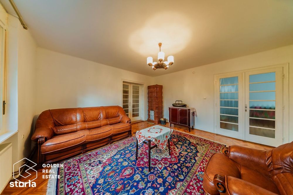 Vila superba, P+E,  Cuvin, 9 camere, 200 mp si teren 1300 mp plus anex