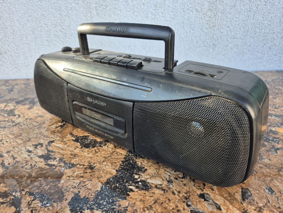 Radio casetofon marca Sharp model QT-270H(BK) functional