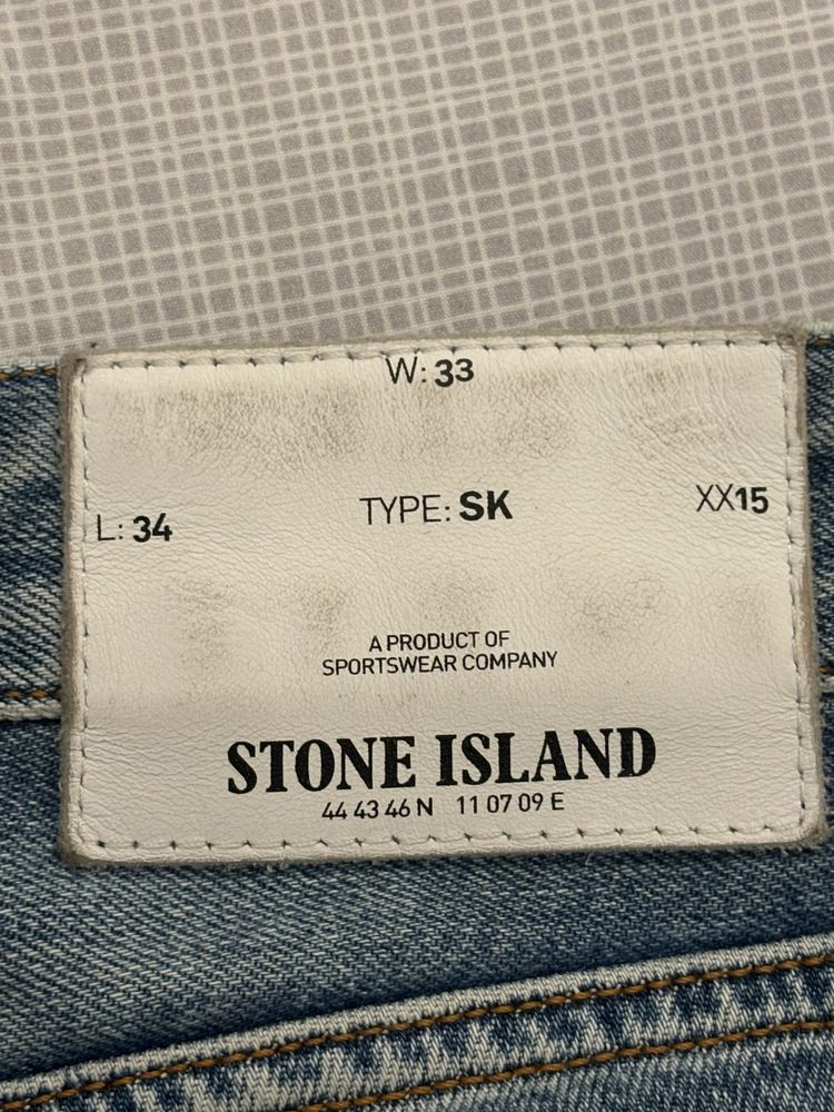 Blugi Stone Island cu emblema