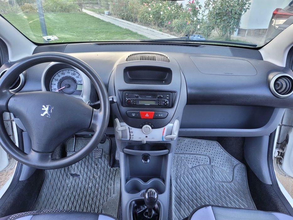 Peugeot 107 2008 2 usi