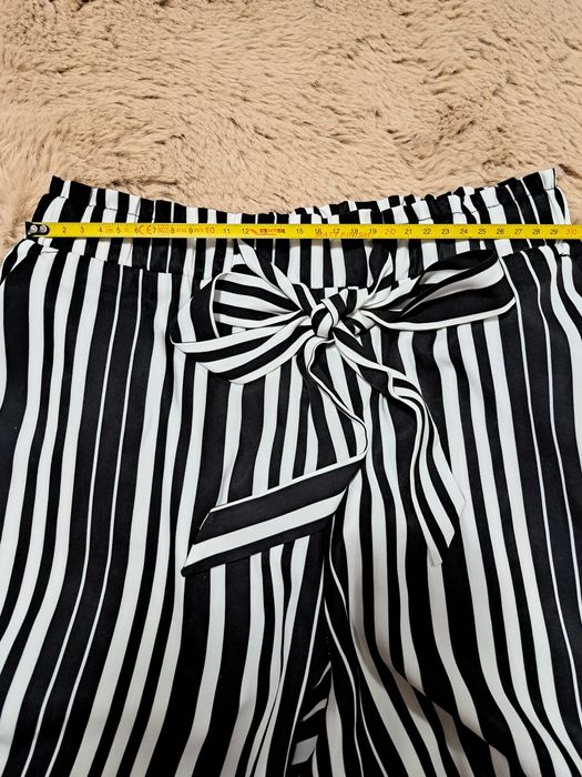 Pantaloni de vara Stradivarius xs