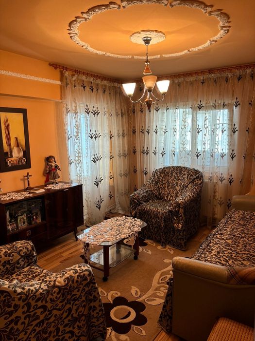 Apartament, centru orasului, 3 camere, decomandat, 2 balcone, centrala