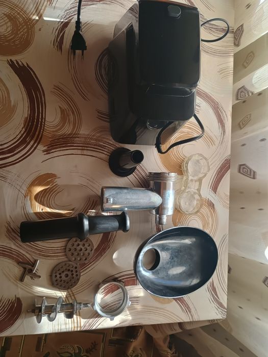 Tocător de carne și legume electric.