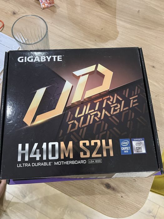 Компютър + монитор и мишка