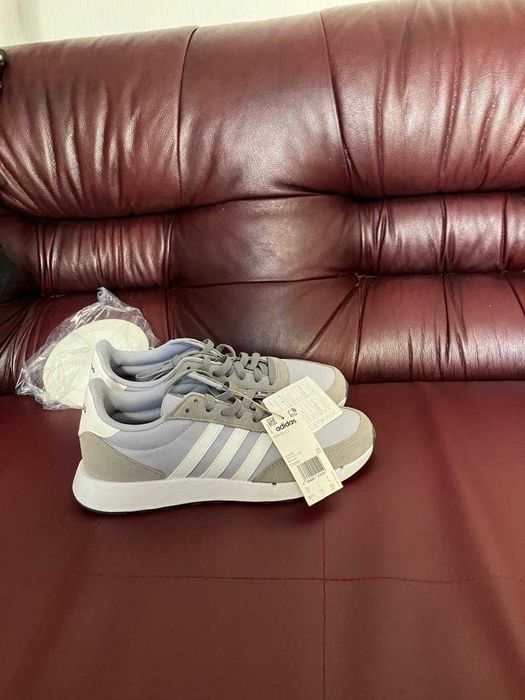 Кроссовки новые Adidas