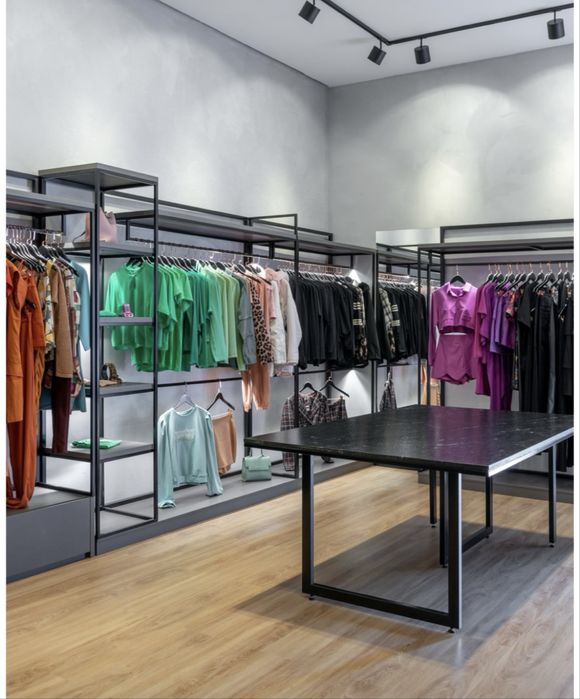 Торговое оборудование рейлы для одежды вешала