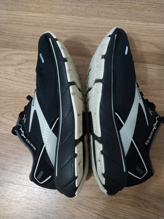 Adidasi originali Brooks nr.42.5