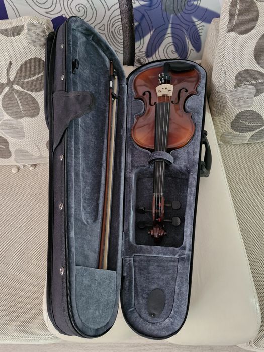 Vând vioara Reghin, toate accesoriile, produs nou, nefolosit!