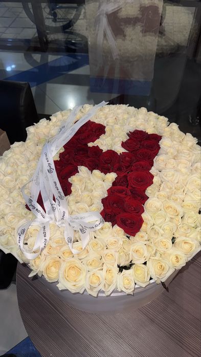 201 роза в коробке с инициалом Н