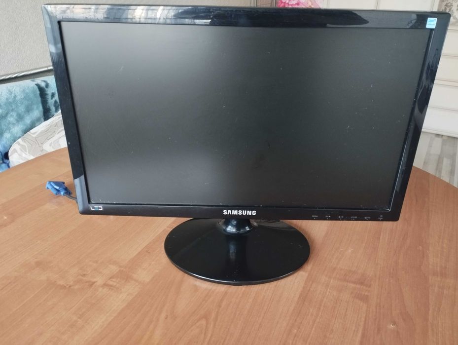 Монитор Samsung 19" возможен торг, звоните