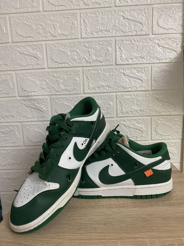 Обувки на Nike Dunk Off-White