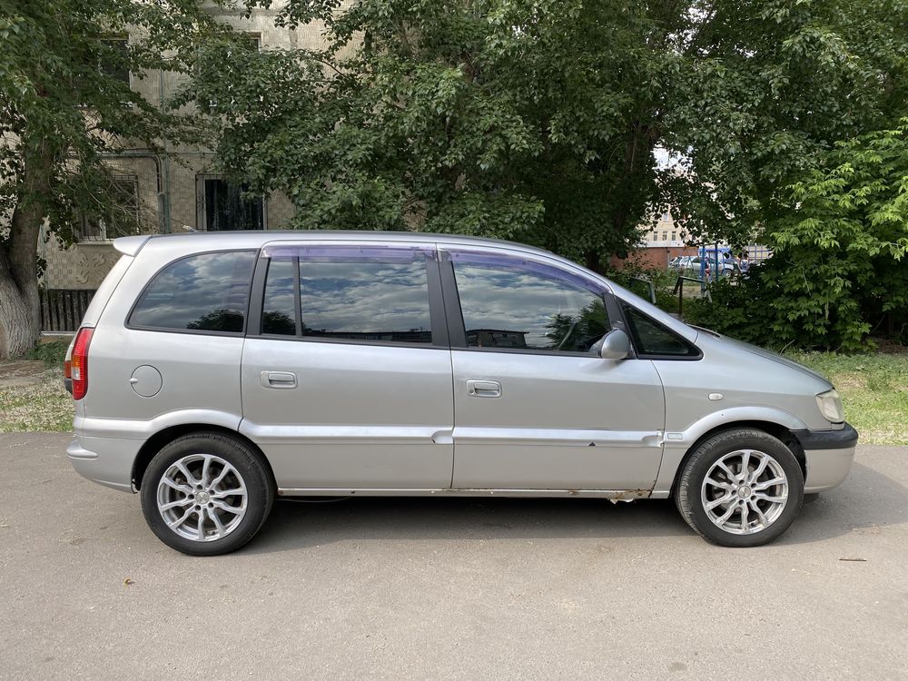 Subaru Traviq 2001 год 2.2 автомат