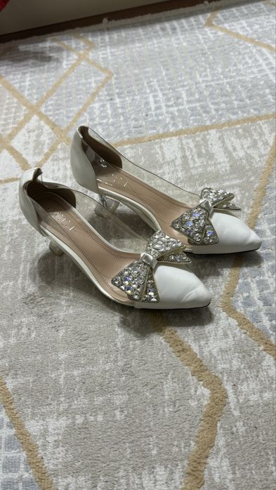 Белые туфли за 2000тг